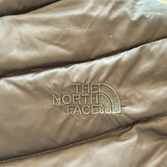 The North Face 550 Women's Puffer Jacket - Picture 13 of 16
